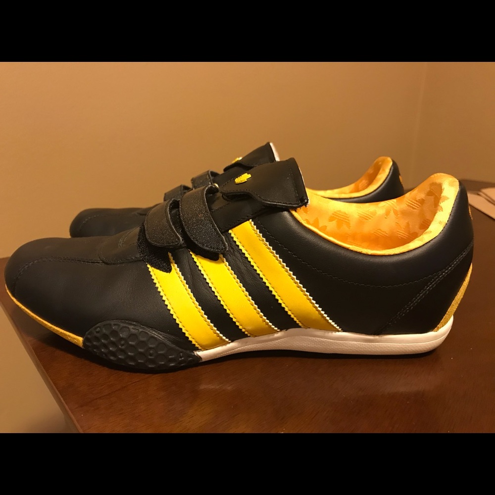 Women’s Adidas black & yellow trainers Sz 7 1/2